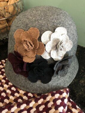 Banana Republic Long Wool Scarf Unisex, Giftable with Target Wool Hat